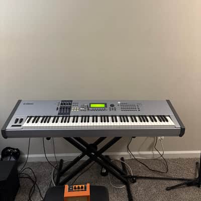 Yamaha Motif ES 8 Production Synthesizer 2000s - Gray