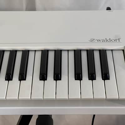 Waldorf Blofeld Keyboard 49-Key Synthesizer 2009 - Present - White image 5