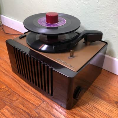 RCA 50's Tube 45 Singles Changer - FULLY Restored - turntable image 2
