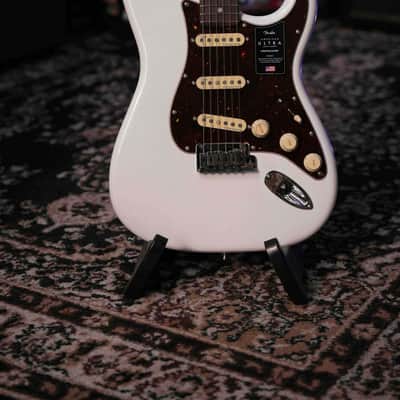 Fender American Ultra Stratocaster Rosewood Arctic Pearl image 2