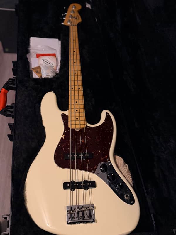 Fender American Standard Jazz Bass with Maple Fretboard 2008 - 2016 - Olympic White image 1