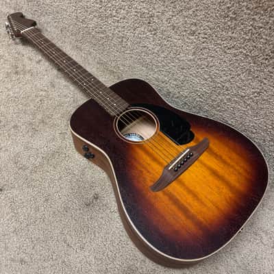 Fender Malibu Special Honey Burst w/ Deluxe Bag image 2