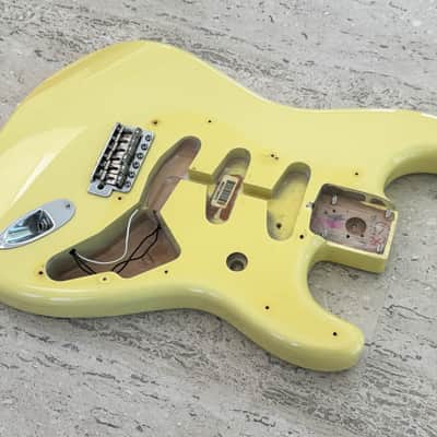 Fender Special Edition Canary Diamond Yellow 60's Stratocaster Alder BODY Vintage '62 Reissue Vintera image 3