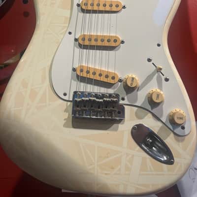 Fender Squirt Strat 1985 #A043344 MIJ 1985 - White -Striped image 1