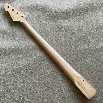 Peavey 4 String Electric Bass Maple Wood Neck, Rosewood Fingerboard, Defected Truss Rod image 4