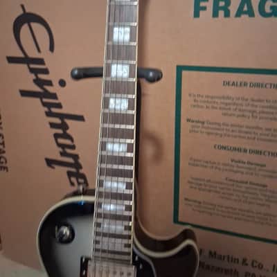 Epiphone Les Paul Custom Pro Silver Burst 2011 with hard case image 5