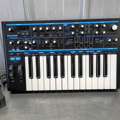 Novation Bass Station II 25-Key Monophonic Synthesizer 2013 - Present - Black