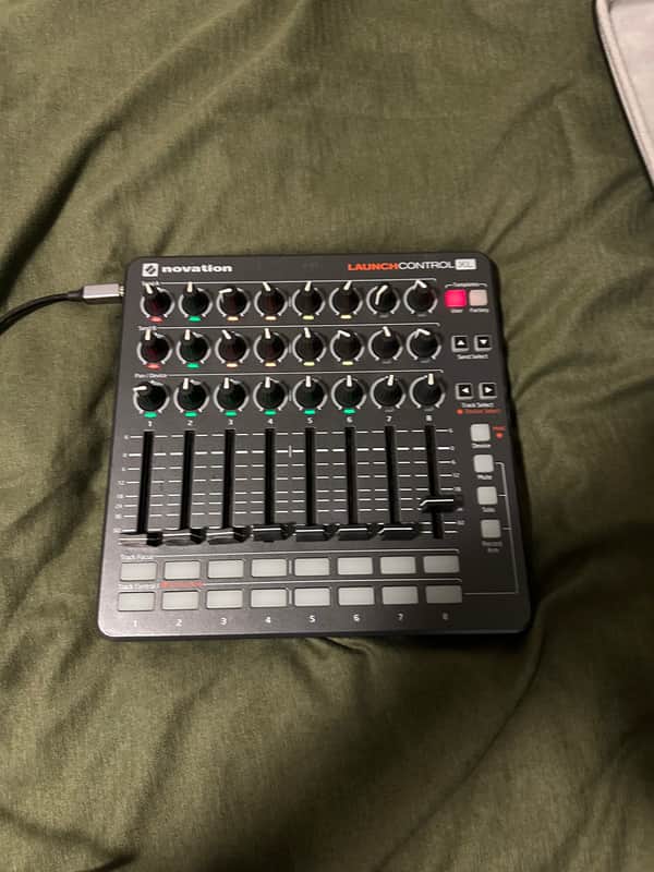 Novation Launch Control XL MIDI DAW Controller 2014 - 2022 - Black image 1