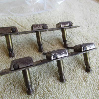 Kluson No Line 3 Per Side Strip Tuners Rusty Crusty Bent Shaft Needs Buttons Vintage Kluson Tuning Machines Need Buttons Fits J-45 Les Paul Jr & More Needs Buttons Genuine Vintage Part Beat To Crap!! image 3