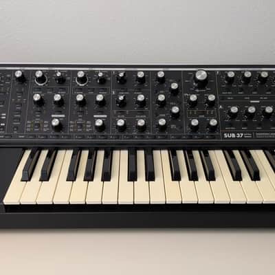 Moog Sub 37 - Black