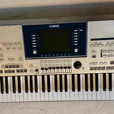 Yamaha Tyros4 61-Key Arranger Workstation Keyboard 2010s - Silver