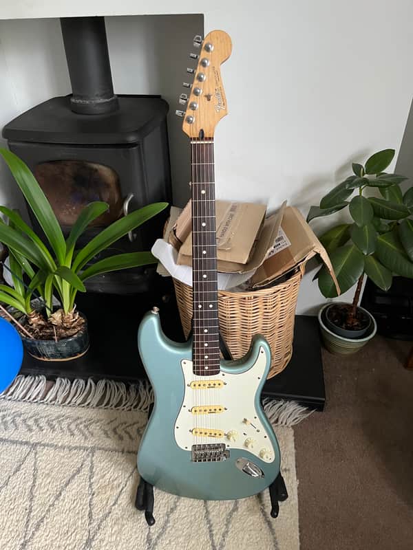 Fender Standard Stratocaster 2004 image 1