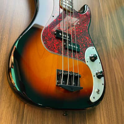 Zurlug Custom 4-String Bass – Ash Body – Flamed Maple Neck – Rosewood Fingerboard – Seymour Duncan Pickups – Hipshot Tuners – Handmade image 10