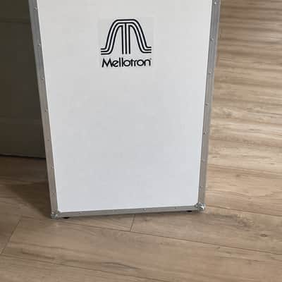 Mellotron M4000D Standard – 2023 – Mint Condition – Official Flight Case – Original Invoice image 3