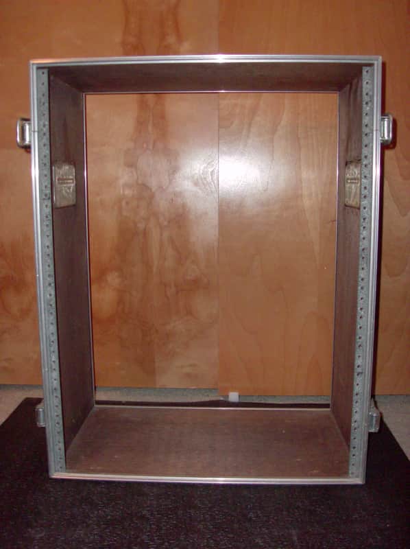 Roadie by Hybrid 14 Space Rack image 1