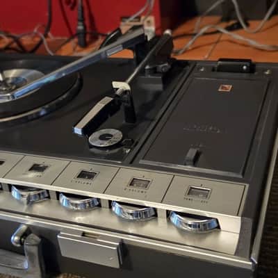 National SG-707 vintage portable radio phonograph (turntable) system/1971 image 2