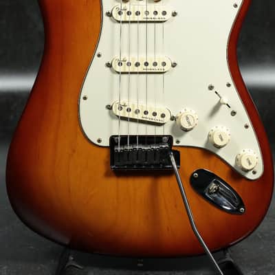 Fender American Elite Stratocaster with MF in Tobacco Sunburst [US19009910] (07/20) image 6