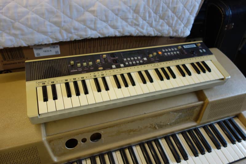 Casio MT-70 Casiotone 49-Key Synthesizer | Reverb