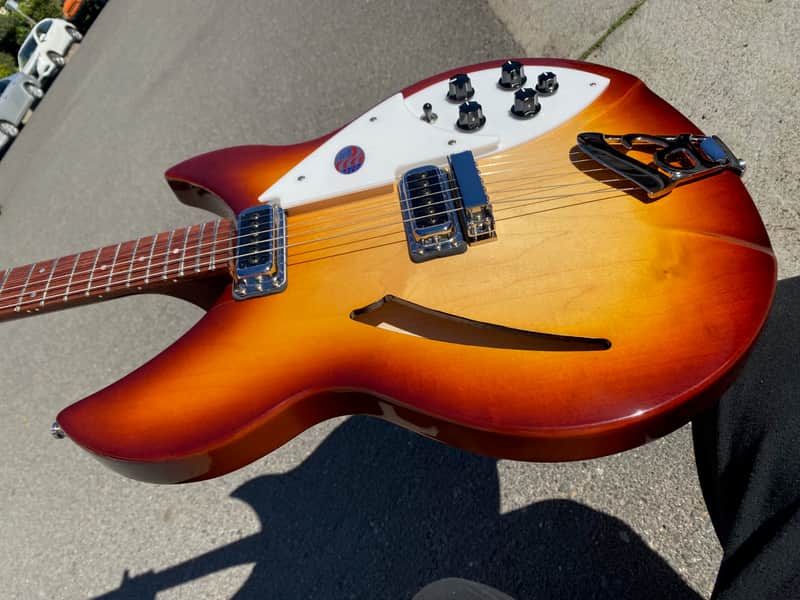 Rickenbacker 330 