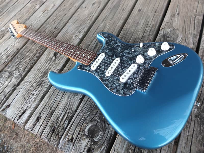 Fender Stratocaster MIM 2009 - Lake Placid Blue image 1