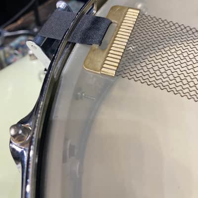Slingerland - 5x14" Sound King, 8-Lug Snare Drum, with Trick Strainer 1974–1976 - Chrome Over Brass Shell. image 23