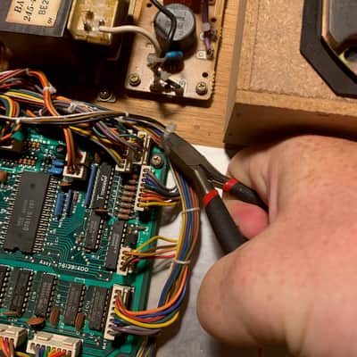 Roland Juno 106 s, original chips 80017a, fully restored, calibrated, iconic analog image 18