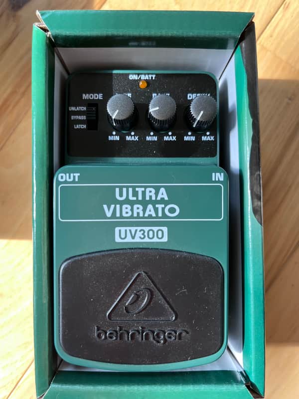 Behringer UV300 Ultra Vibrato Pedal