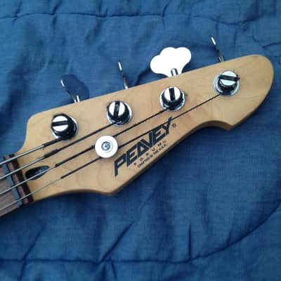 Peavey Forum Bass Guitar Made in USA Bild 3