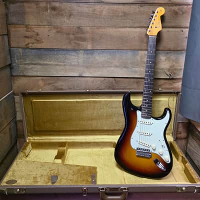 Fender American Vintage II 1961 Stratocaster (Pre-Owned) - 3-Color Sunburst w/ Case image 22
