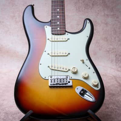 FENDER USA American Elite Stratocaster "3-Color Sunburst + Rosewood" (2020) image 4