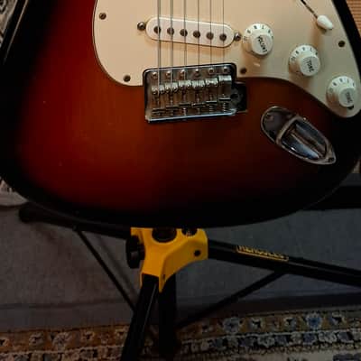 Fender Highway One Stratocaster with Rosewood Fretboard 2010 - 3-Color Sunburst image 3