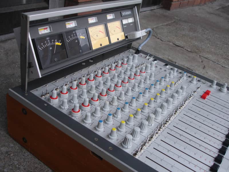 Studer 169 small recording and mixing console/ sidecar image 1