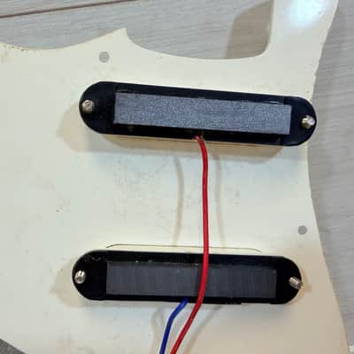 Uknown Loaded Stratocaster Pickguard Assembly – 3 Single Coil Pickups – Complete Wiring Harness – Aged White image 3