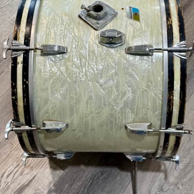 Ludwig 20 inch bass drum 3 ply 70s  - White marine pearl image 4