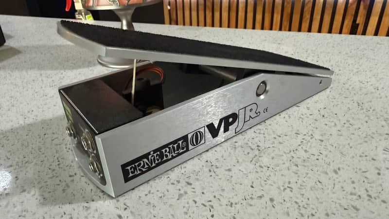 Ernie Ball VPJR 250K Volume Pedal Junior 6180 w/ Tuner Output – Silver image 1