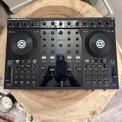 Native Instruments Traktor Kontrol S4 2010s - Black image 1