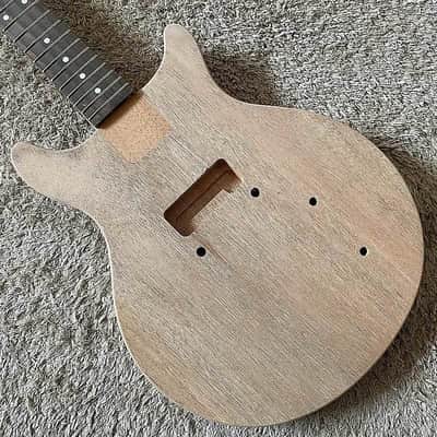 Mahogany Wood Guitar Double Cutaway Body with Mahogany Wood Neck, Rosewood Fingerboard