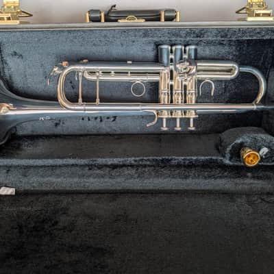 Yamaha YTR-8345G Custom Xeno Bb Trumpet Mint Condition - Played just a few times! 2012 - Large Bore / Gold Brass Bell image 3
