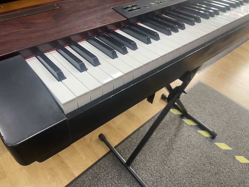USED Yamaha P120 digital piano - weighted keys, touch responsive image 1