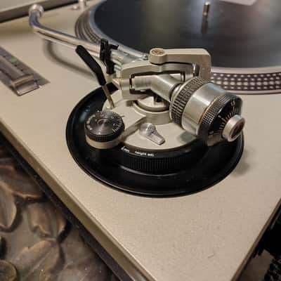 Technics 1200 mk2 1985 - Silver image 13