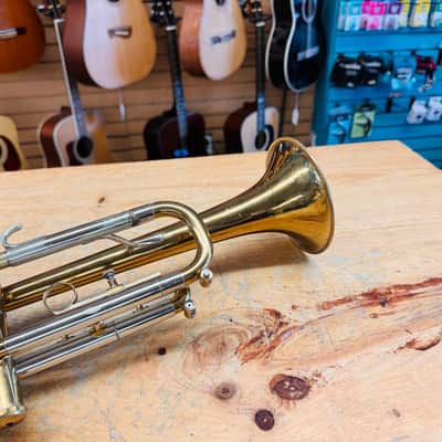 Getzen 300 Series Bb Trumpet w/Case image 3