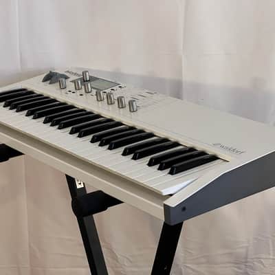Waldorf Blofeld Keyboard 49-Key Synthesizer 2009 - Present - White image 2