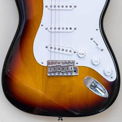 2013 Fender Japan Stratocaster 58 Vintage Reissue Sunburst maple