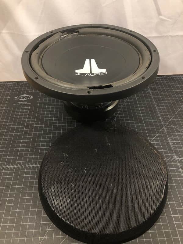 JL Audio 10W3V2-D4 10" Subwoofer w. Grill Bild 1