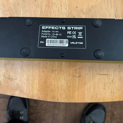 Valeton VES-2 Dapper Bass Multi Effects Strip AC adapter included image 9