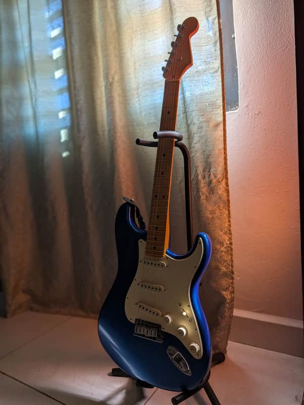Fender American Ultra Stratocaster with Maple Fretboard