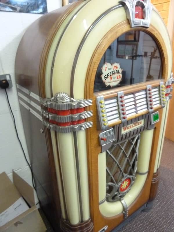 Holy Grail of all Jukeboxes 1946 Wurlitzer 1015 Bubbler, all original image 1