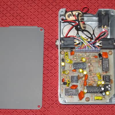 used vintage (1981) DOD 575 Flanger (ANALOG Flanger) Performer Series, MISSING battery cover (tannish gray casing with yellow graphic / yellow knob tops) + battery, strings, extra battery clips, & extra foam (NO box, NO paperwork, NO adaptor) image 4