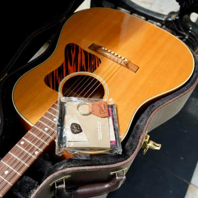 Gibson J-35 in Antique Natural (2015/16) image 8