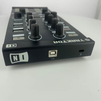 Native Instruments Traktor Kontrol X1 2010s - Black image 3